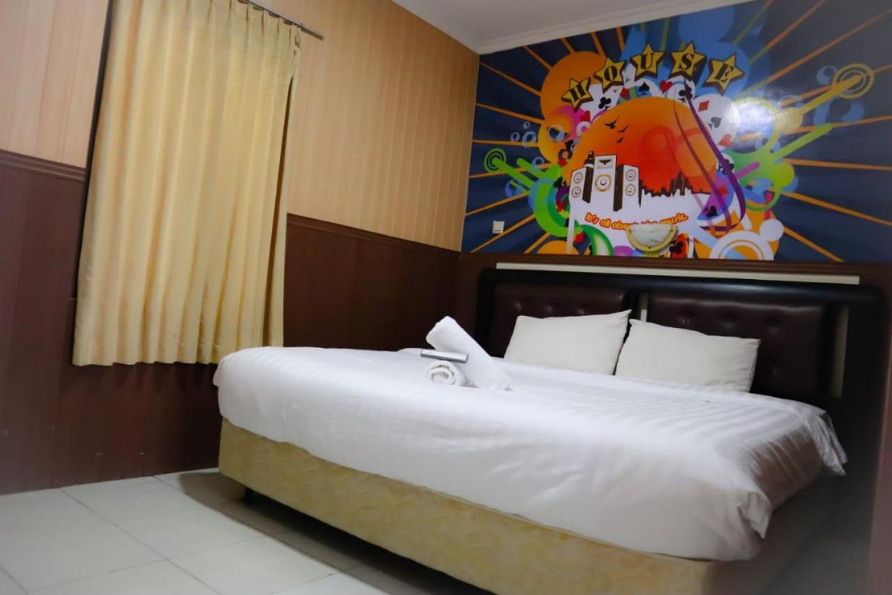 Votel Hotel Tulungagung Exterior photo