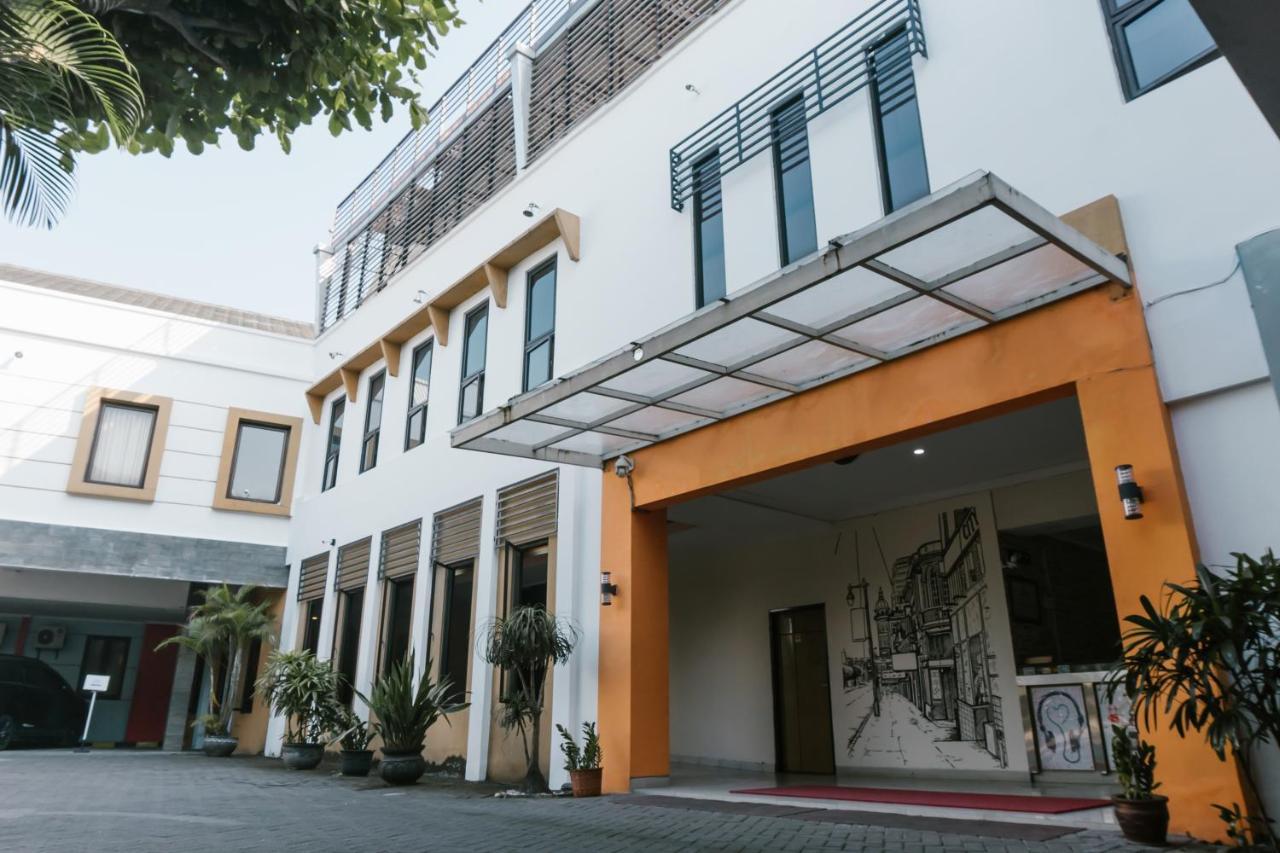 Votel Hotel Tulungagung Exterior photo