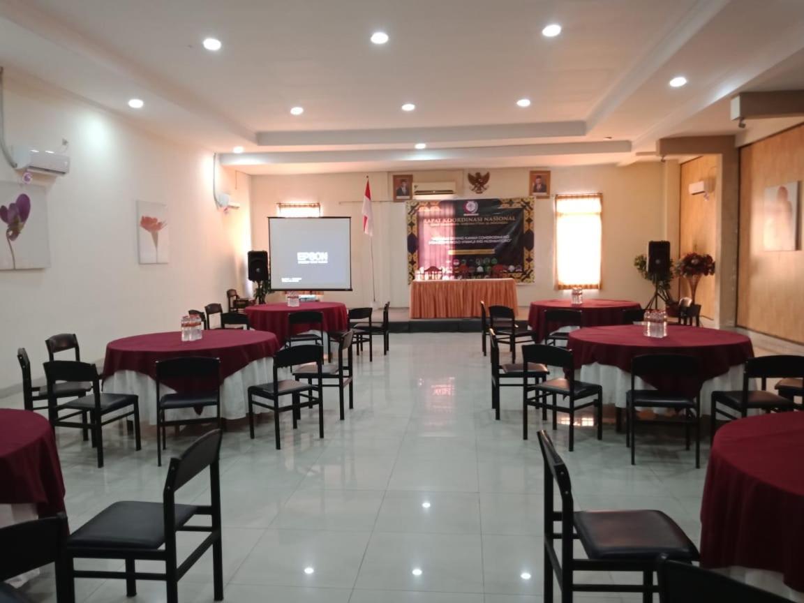 Votel Hotel Tulungagung Exterior photo