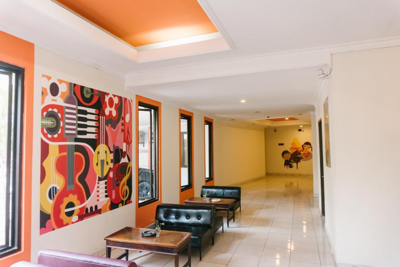 Votel Hotel Tulungagung Exterior photo